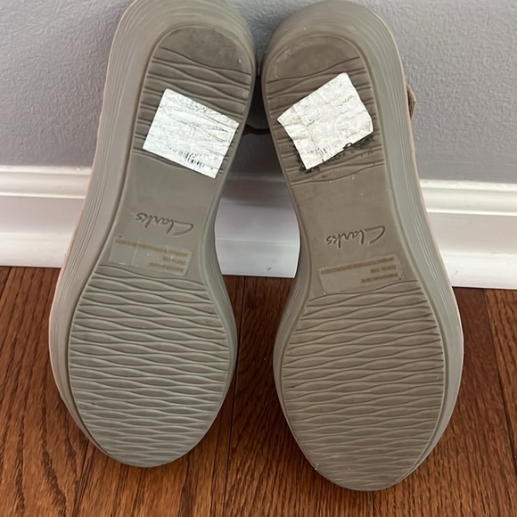 Clarks Reedly Juno Hook Suede Loop Cushion Wedge Sandal in Sand size 8.5 - Picture 6 of 8